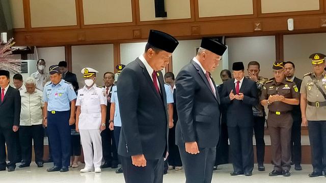 Penjabat (Pj) Gubernur DKI Jakarta Heru Budi Hartono melantik Joko Agus Setyono sebagai Sekda DKI Jakarta (kiri), Rabu (15/2/2023).