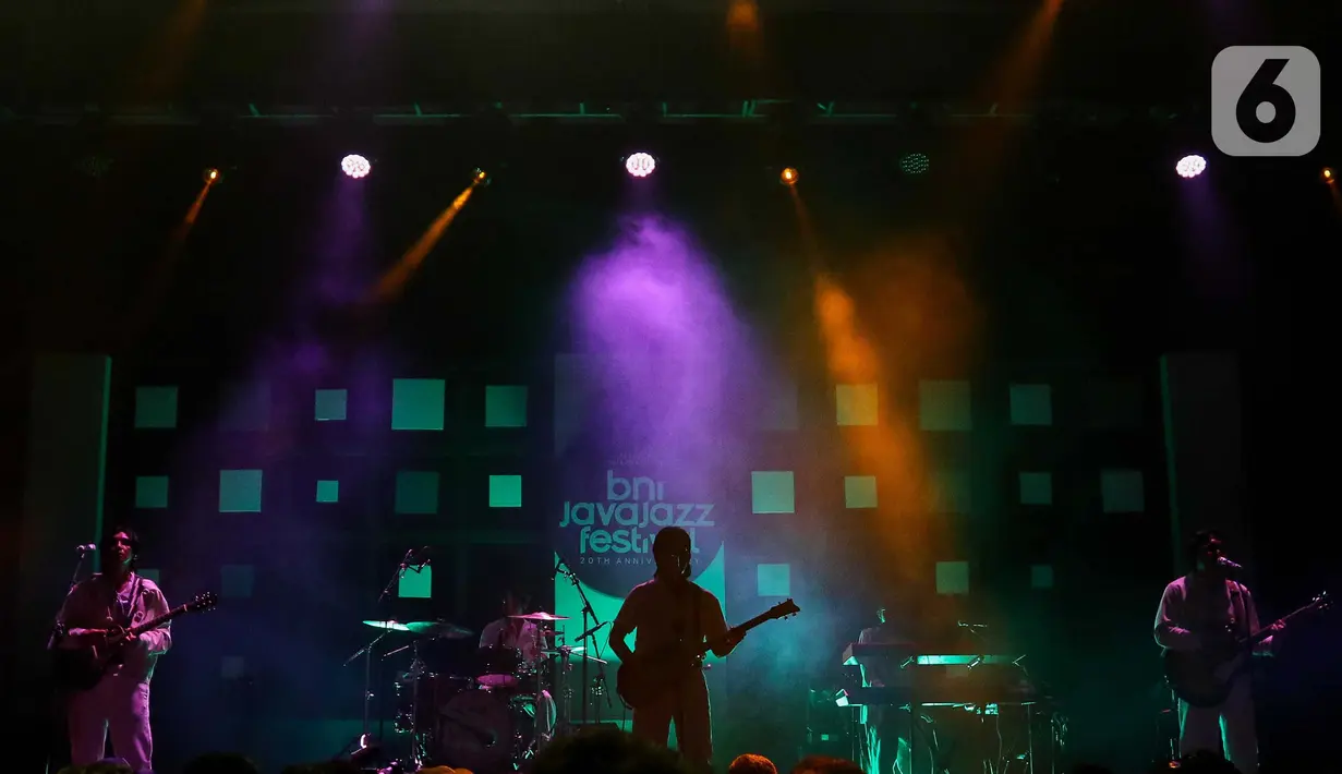 The Lantis kembali menghibur penggemarnya di perhelatan Jakarta International BNI Java Jazz Festival (JJF) 2025 di Jakarta International Expo (JIExpo) Kemayoran, Jakarta, Minggu (1/6/2025). (Liputan6.com/Herman Zakharia)