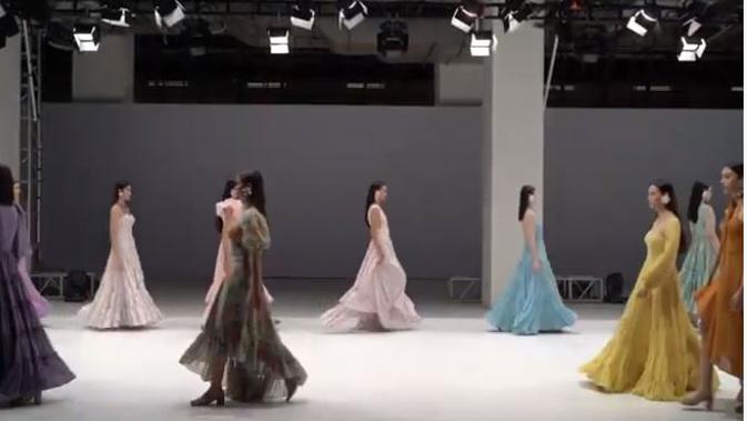 Mendadak Rindu Barli Asmara Di Panggung Jakarta Fashion Week 2021 Qnews