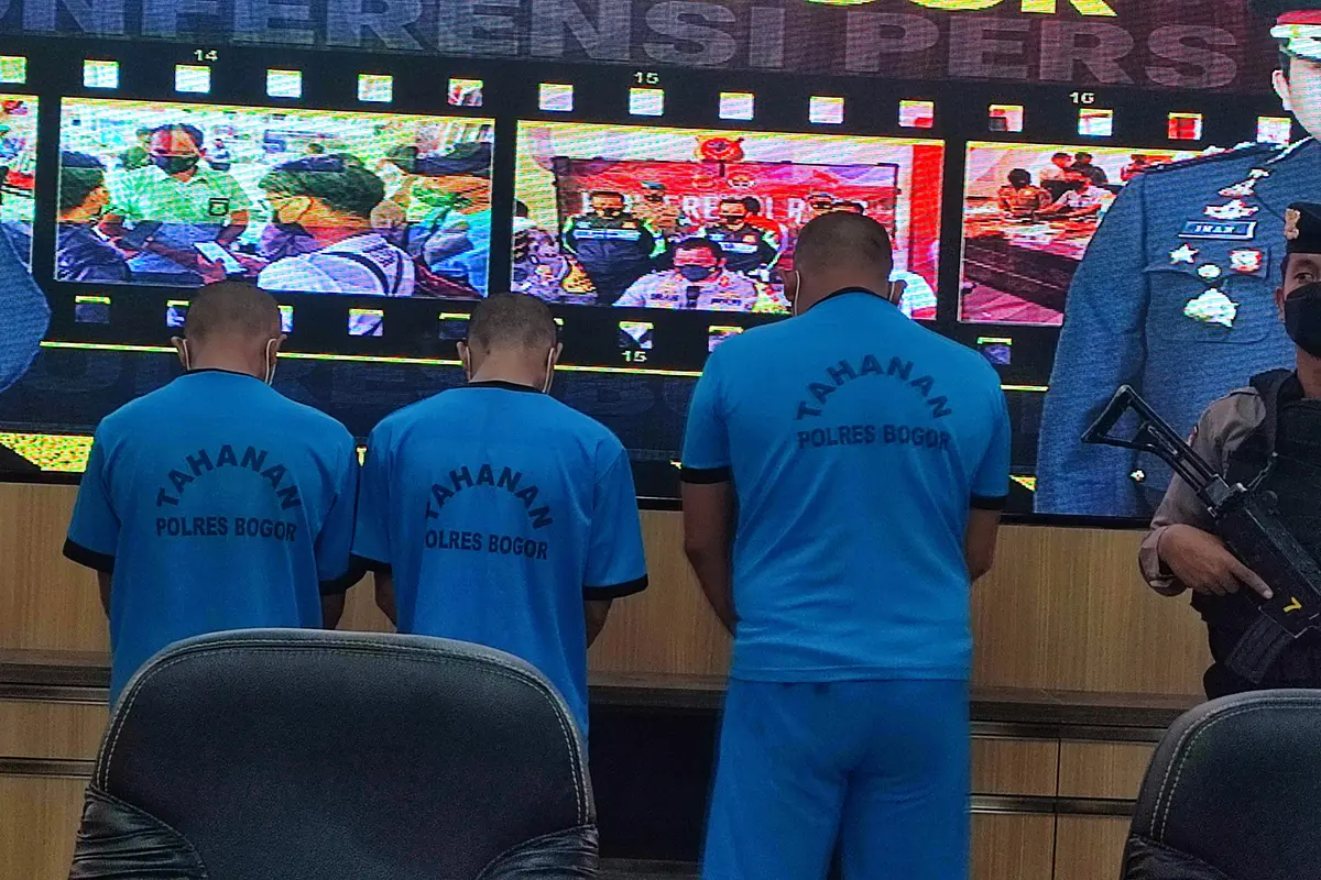 4 pelaku pembunuhan AN (35) Bendahara KONI Kayong Utara, Kalimantan Barat ditangkap Polres Bogor. (Liputan6.com/Achmad Sudarno)