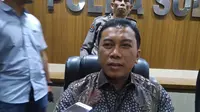 Direktur Reserse Kriminal Khusus Polda Sulsel, Kombes Pol Yudhiawan Wibisono mengatakan pihaknya siap menindaklanjuti kasus dugaan gratifikasi penerbitan rekomendasi peralihan kendaraan plat hitam menjadi plat kuning (Liputan6.com/ Eka Hakim)