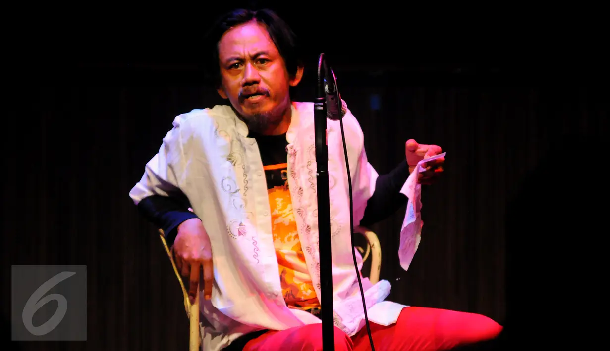 Aktor Epy Kusnandar saat mengisi acara 'Wajah Rinduku' di ruang Teater Luwes Institut Kesenian Jakarta, Cikini, Selasa (23/6/2015). Acara tersebut digelar IKJ untuk memperingati 40 hari kepergian Didi Petet. (Liputan6.com/Faisal R Syam)
