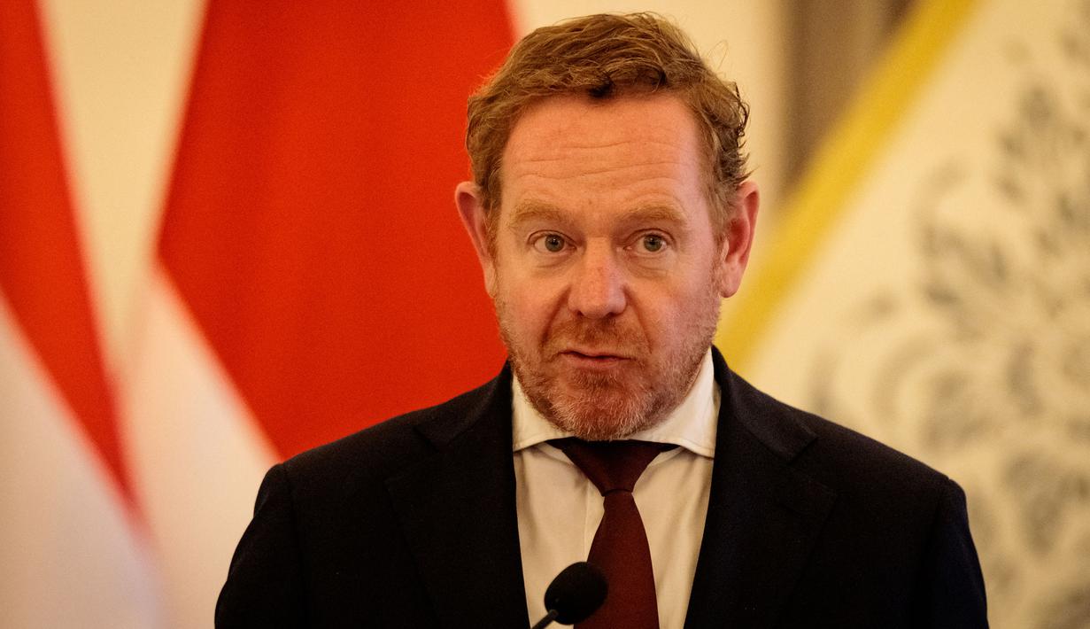 Menteri Luar Negeri (Menlu) Belanda, David van Weel, meminta maaf setelah Patrick Kluivert gagal membawa Timnas Indonesia menang melawan Arab Saudi di R4 Kualifikasi Piala Dunia 2026. (AFP/Yasuyoshi Chiba)