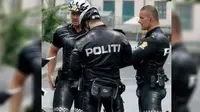 Sampai hari ini pengguna jejaring sosial tengah diramaikan dengan beredarnya foto polisi Norwegia yang mengenakan seragam tugasnya.