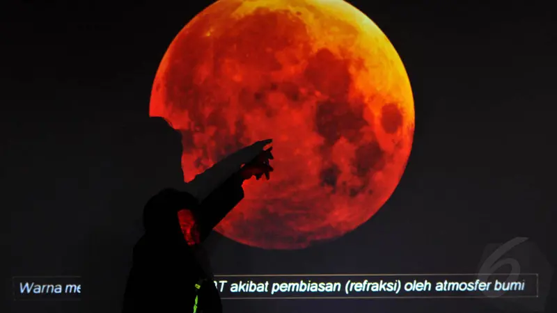 Bulan Menjadi Merah Darah Saat Gerhana