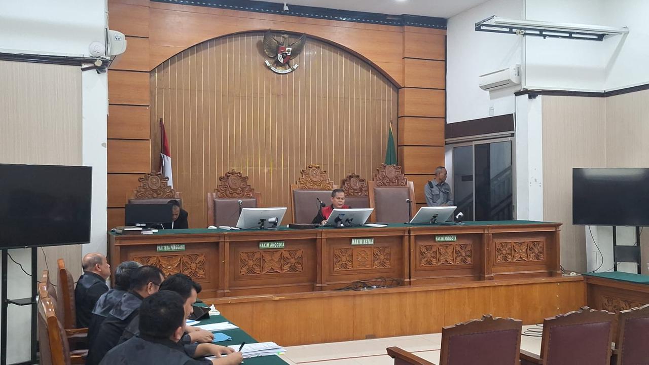 Hakim Pengadilan Negeri (PN) Jakarta Selatan mengabulkan gugatan Gubernur Kalimantan Selatan (Kalsel) Sahbirin Noor atas penetapannya sebagai tersangka dugaan kasus suap oleh Komisi Pemberantasan Korupsi (KPK). Sidang dipimpin hakim tunggal, Afrizal Hadi.