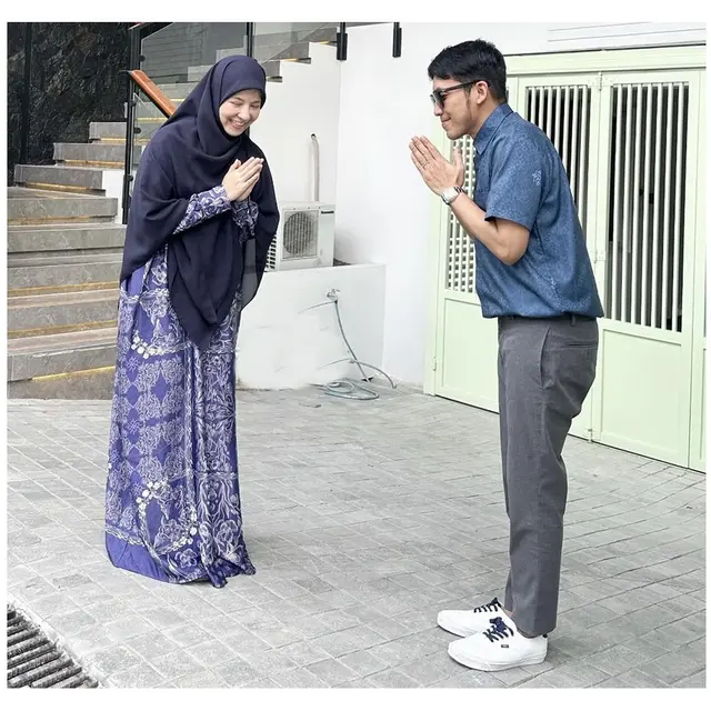 Potret 7 artis rayakan Lebaran 2025 bareng mantan pasangan, Desta & Natasha Rizky kompak berbaju biru