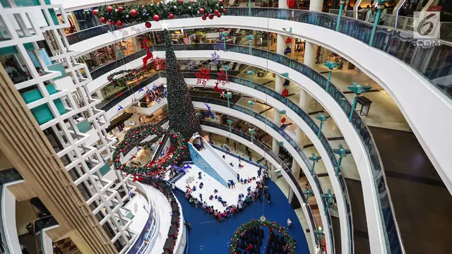 Natal Sambil Main Salju di Dalam Mal