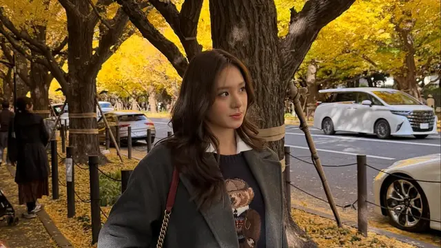 Gaya Layering Manis ala Zee Asadel Saat Liburan Musim Gugur di Jepang