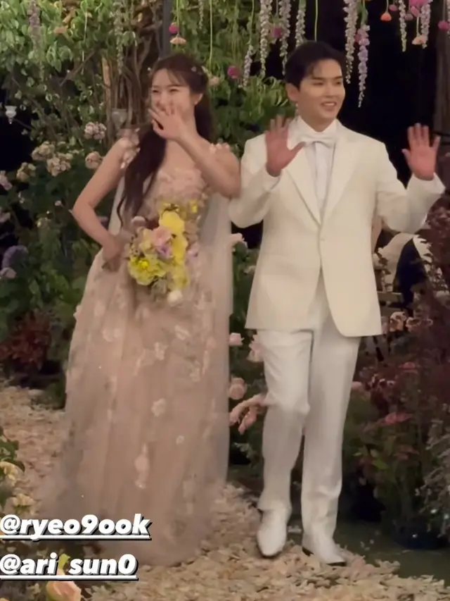 Potret Ari Istri Ryeowook Super Junior di hari pernikahannya. [@seoki2i]