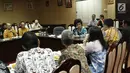 Ketua Umum Perwakilan Umat Budha Indonesia (Walubi) Hartati Murdaya memberikan sambutan saat menerima perwakilan Emtek Group di kantor Walubi Jakarta, Selasa (13/11). (Liputan6.com/Herman Zakharia)