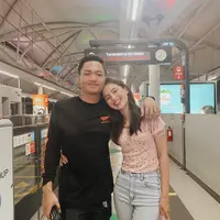 Gaya Pacaran Sarah Menzel dan Azriel (Sumber: Instagram/ssarah_menzel)