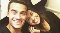 Kemesraan Philippe Coutinho bersama istrinya, Aine. (Instagram)