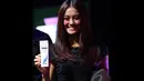 Agnes Monica mengatakan bahwa banyak orang bermasalah dengan ketombe. Ia mempercayakan Clear Shampoo dengan formula baru sebagai solusi untuk mengatasi masalah rambut, Empirica, SCBD, Jakarta Pusat, Kamis (13/11/2014)(Liputan6.com/Gilar Dhani) 