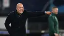Arne Slot Slot diperkenalkan sebagai pelatih kepala, bukan manajer seperti Klopp. Peran Slot ini menandai era baru dalam struktur manajemen Liverpool. The Reds baru-baru ini diketahui tengah melakukan restrukturisasi di sisi manajemen. (AFP/John Thys)