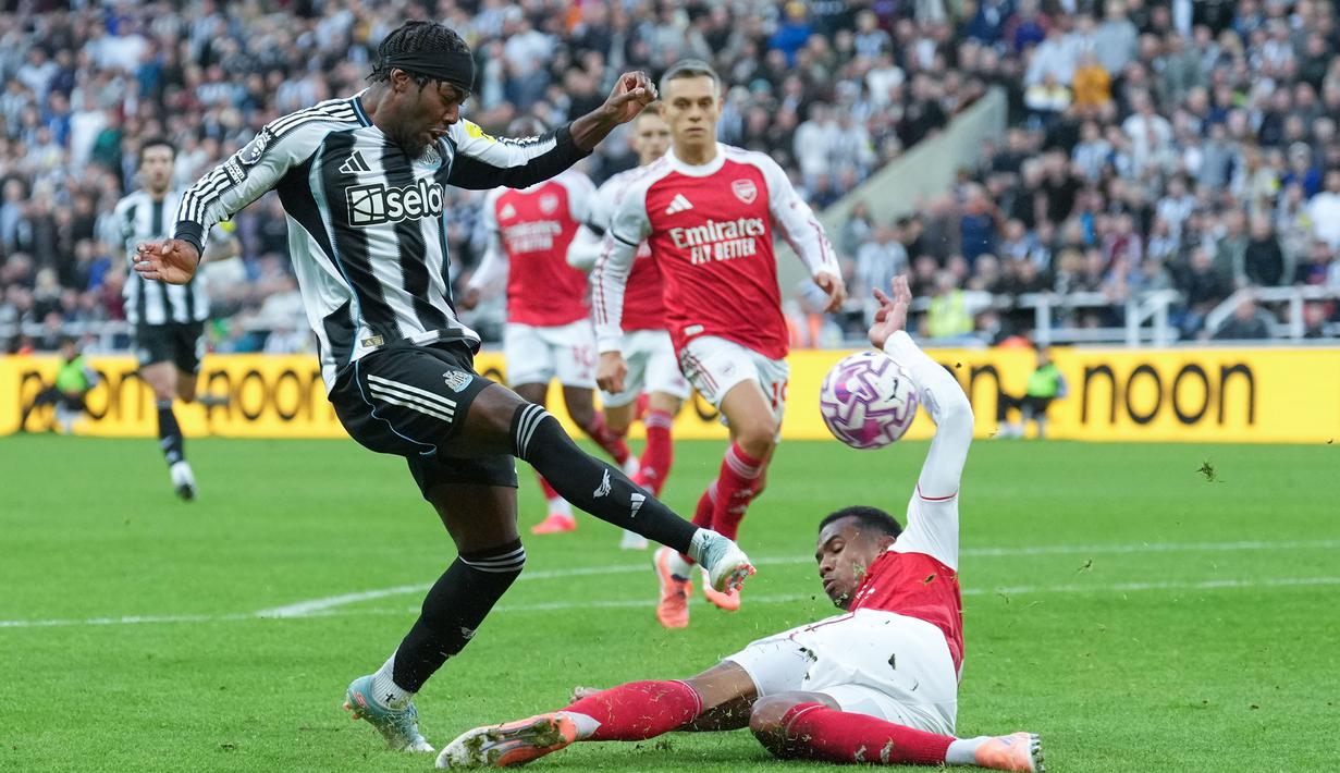 Arsenal meraih kemenangan krusial di pertandingan pekan keenam Premier League musim 2025/2026. Bertamu ke markas Newcastle, The Gunners sukses menang dengan skor tipis 1-2. (AP Photo/Jon Super)