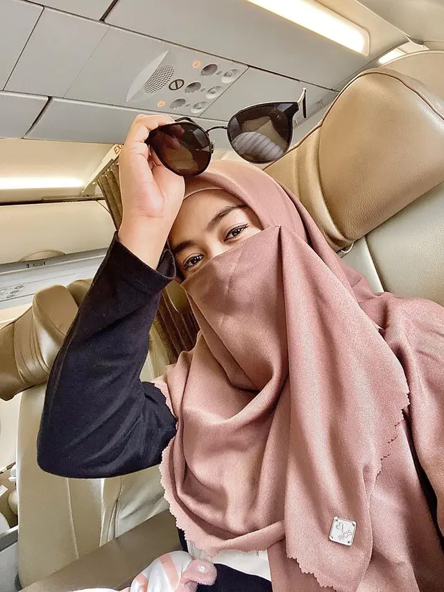 Akui Masih Belajar, Ini 5 Potret Cantik Ria Ricis Saat Pakai Cadar