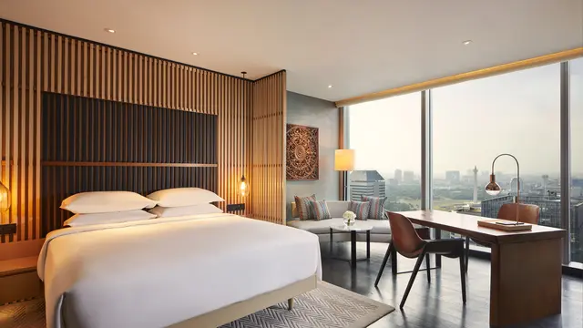 Kamar Mewah dengan Pemandangan Ibukota dan Monas
