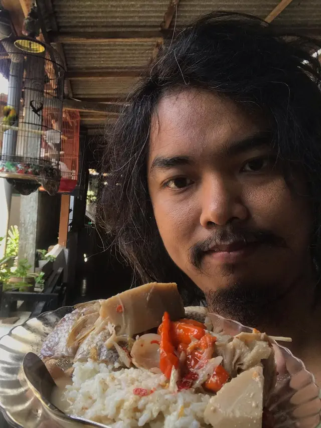 Gaya Santai Dodit Mulyanto di Rumah, Tampil Apa Adanya