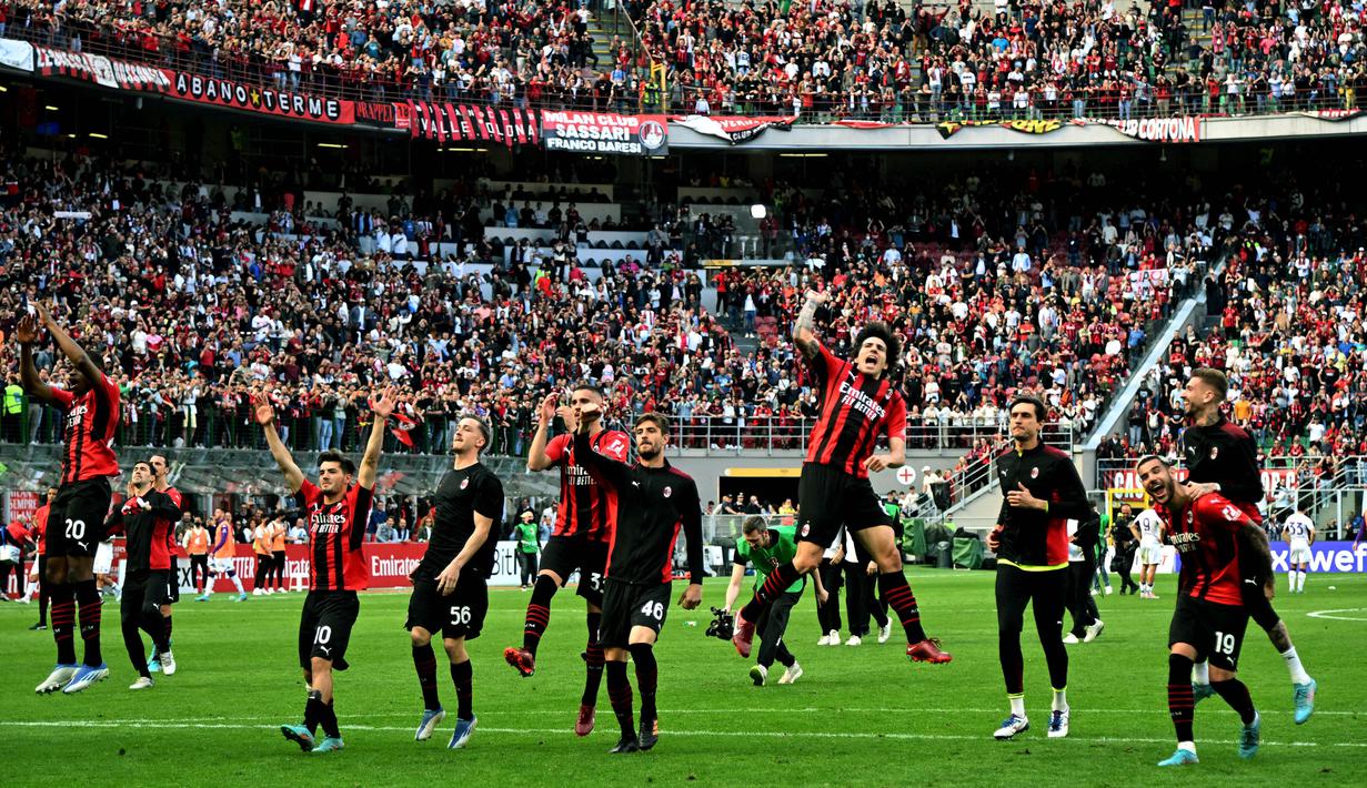 <p>Milan kini kokoh bertengger di puncak klasemen dengan poin 77, unggul tipis dua angka dari Inter Milan. (AFP/Tiziana Fabi)</p>