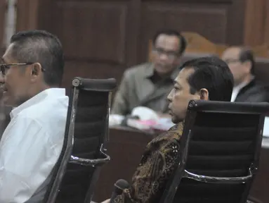 Mantan Ketum Partai Demokrat Anas Urbaningrum memberikan kesaksian dalam sidang kasus korupsi e-KTP di Pengadilan Tipikor Jakarta, Kamis (6/4). Delapan orang saksi dihadirkan JPU, termasuk Ketua DPR Setya Novanto. (Liputan6.com/Helmi Afandi)