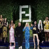 Fendance Sebuah sejarah dalam industri fashion, kolaborasi antar brand terjadi antara Fendi dan Versace.