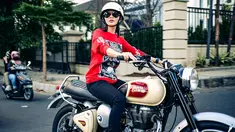 Wika Salim akhir-akhir ini kerap mengunggah momen aktivitas sehari-sehari dalam media sosialnya. Seperti momen gowes bareng teman-teman yang saat ini memang sedang menjadi tren di masyarakat dan kalangan artis. (Liputan6.com/IG/@wikasalim)