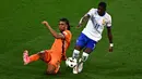 Timnas Belanda gagal meraih poin penuh usai gol Xavi Simons dianulir karena offside. (GABRIEL BOUYS/AFP)