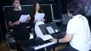 Nikita Willy saat menjalani latihan di Studio Aluna Erwin Gutawa di kawasan Antasari, Jakarta Selatan, Jumat (25/11/2016). (Nurwahyunan/Bintang.com)