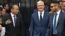 CEO Apple, Tim Cook tiba di Istana Kepresidenan pada sekitar pukul 08.55 WIB. (BAY ISMOYO/AFP)
