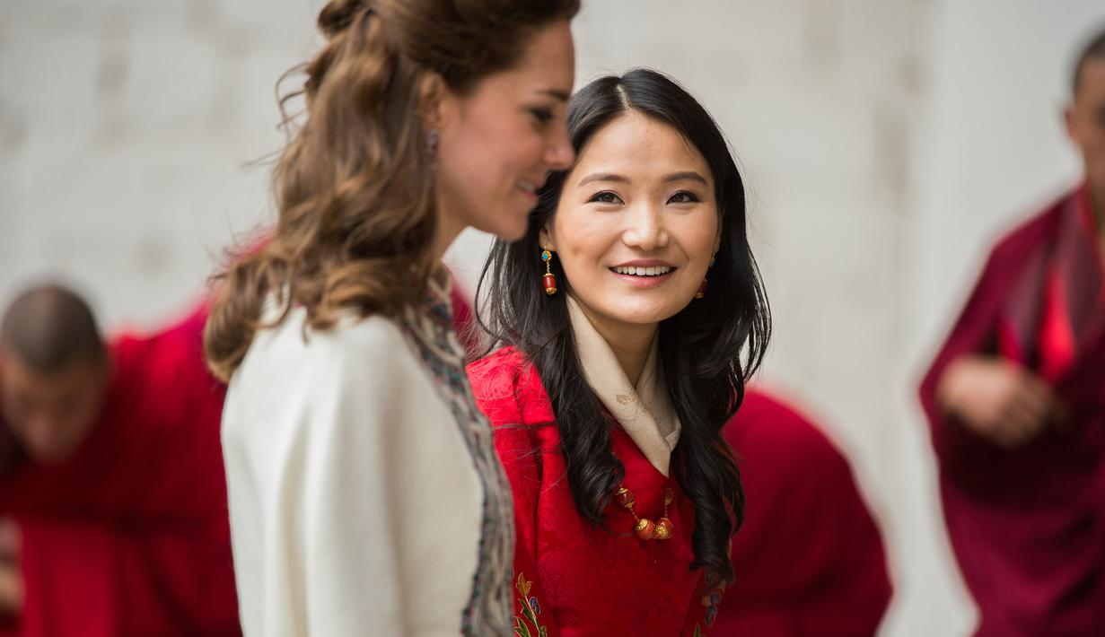 Jetsun Pema Wangchuck merupakan seorang ratu di Bhutan, negara yang terletak di antara India dan Tiongkok. Jetsun Pema yang menjadi ratu di usia 21 tahun membuatnya menjadi ratu termuda yang pernah ada. (AFP Photo/ ROBERTO SCHMIDT)