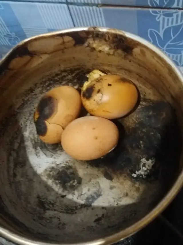 6 Momen Rebus Makanan Ini Bikin Tepuk Jidat, Ada yang Apes Banget