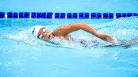 Berenang adalah olahraga minim stres pada tubuh yang dapat membakar kalori dengan baik. (Foto: Pexels/Jim De Ramos)