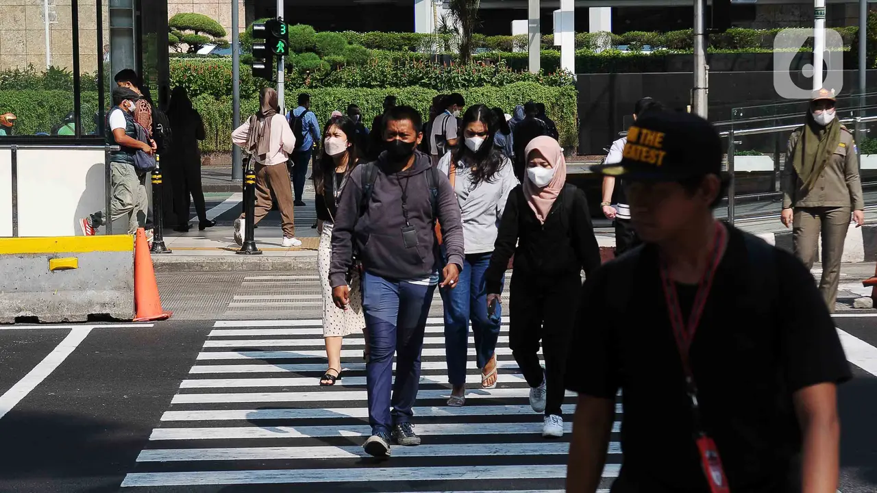 Imbauan Bagi Warga untuk Bermasker Saat Beraktivitas di Luar Ruangan
