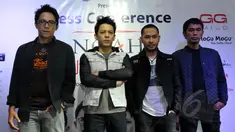 Grup band NOAH berfoto bersama usai menggelar jumpa pers di Hard Rock Cafe, Jakarta, Senin (16/3/2015). NOAH segera bertolak ke Amerika Serikat untuk menggelar tur konser bertajuk ‘US Tour 2015’ mulai 24 Maret 2015 mendatang. (Liputan6.com/Panji Diksana)