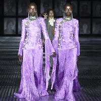 Alessandro Michele dari Gucci meminta 68 pasang kembar indentik untuk show Spring/Summer 2023 di Milan Fashion Week bertajuk Gucci Twinsburg (Foto: Instagram @gucci)