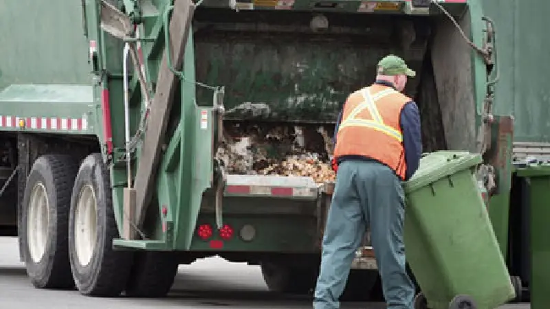 Tukang Sampah Ini Digaji Hingga Rp 1,47 Miliar