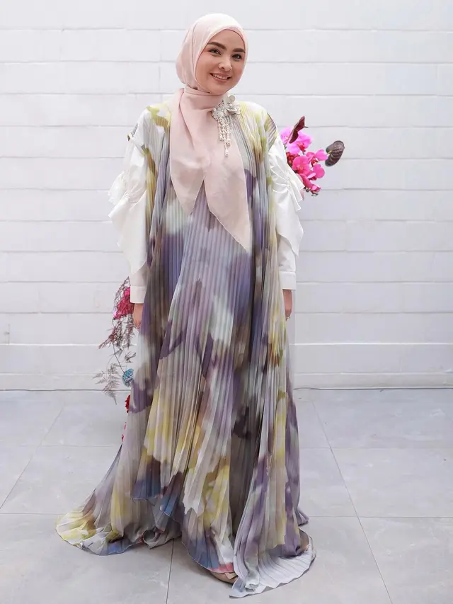6 Gaya Berhijab Ria Miranda yang Anggun Bisa Jadi Inspirasi Busana untuk Pengajian Ramadan