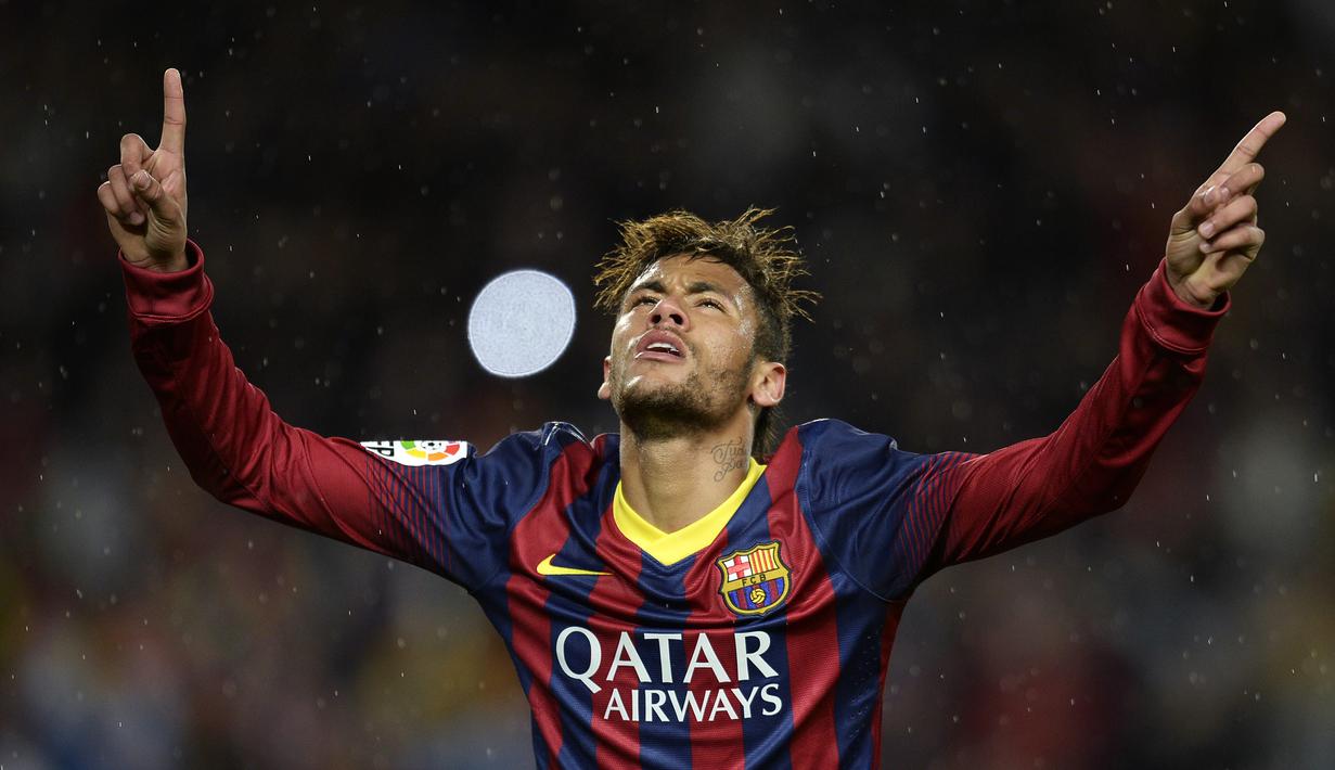 Neymar Junior saat melakukan selebrasi usai mencetak gol ke gawang Celta Vigo dalam laga La Liga di Stadion Camp Nou, Barcelona pada 26 maret 2014. (AFP/Lluis Gene)