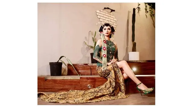7 Pesona Bella Putri Ekasandra saat Menggunakan Kebaya, Menawan