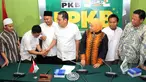 Sejumlah mahasiswa Indonesia yang dipulangkan dari Yaman mendatangi Fraksi PKB di gedung DPR RI, Jakarta, Senin, (13/4/2015). Kedatangan mereka untuk mengadukan nasib pendidikan yang sementara terhenti (Liputan6.com/Helmi Afandi)