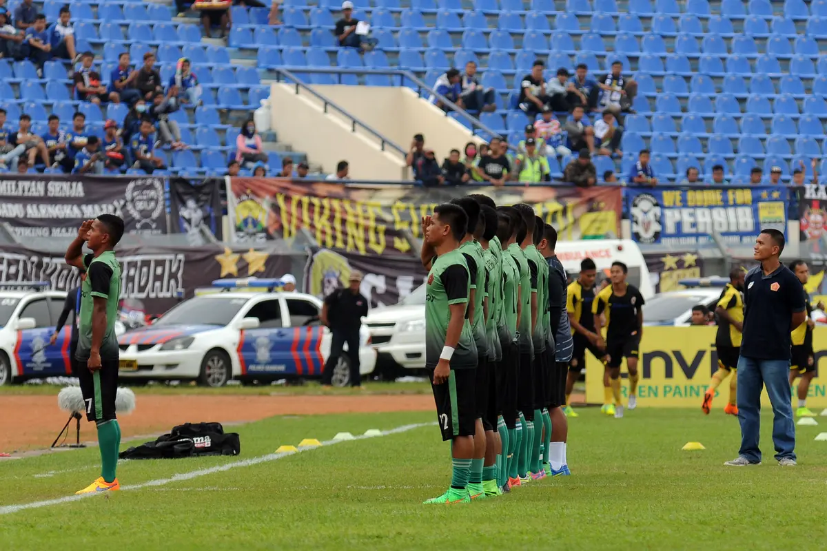 20160320-Aksi Suporter PS TNI Hangatkan Si Jalak Harupat-Bandung