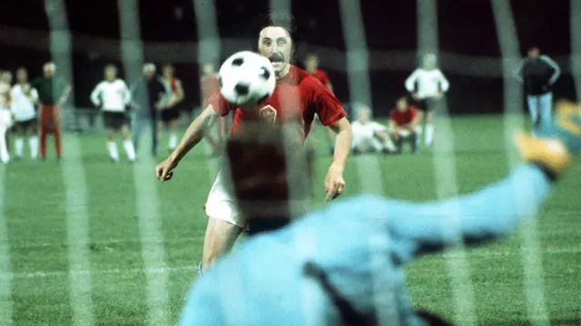 FOTO: Lebih Dekat dengan Antonin Panenka, Pahlawan Cekoslowakia di Euro 1976 dan Pelopor Tendangan Penalti Panenka