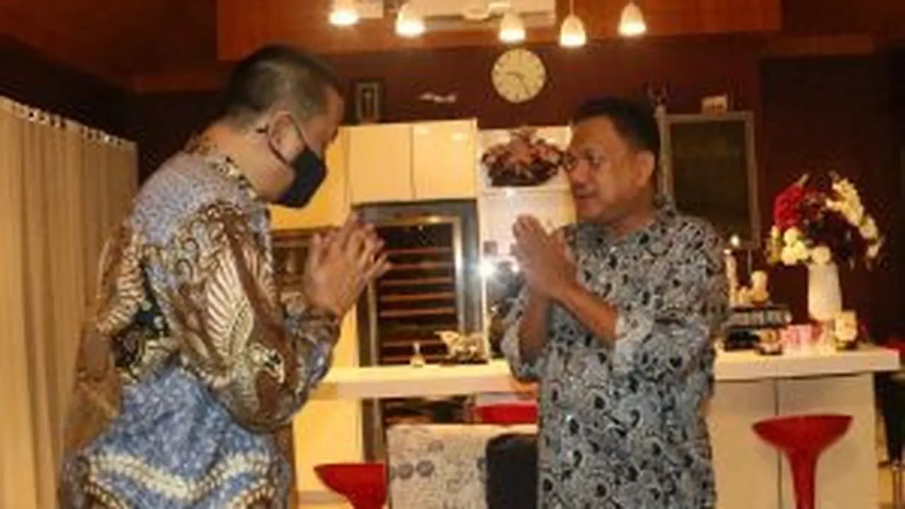 Pertemuan Gubernur Sulut Olly Dondokambey dengan Dirut Garuda Indonesia Irfan Setiaputra.