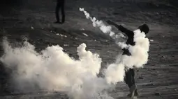 [FOTO] Demo Bahrain Berakhir Ricuh, 3 Polisi Tewas