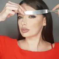 Makeup dengan bantuan alat antimainstream. (Foto: Instagram/lsk_makeup).