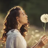 Ilustrasi perempuan cantik dan sabar/copyright shutterstock.com/Dmytro Buianskyi