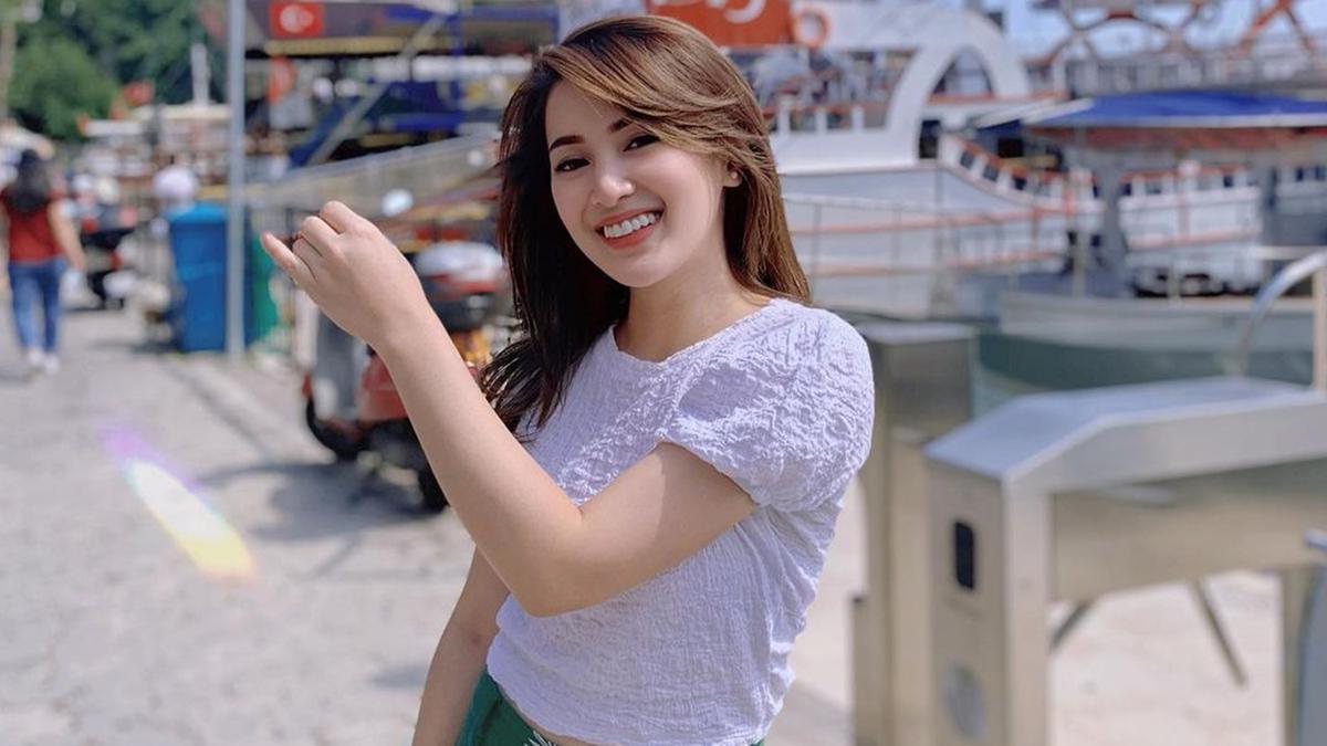 FOTO: Gaya Santai Rosiana Dewi saat Liburan, Simpel dan Stylish - Foto