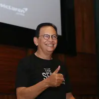 Pengalaman berurusan dengan polisi terkait narkoba pernah dialami oleh artis senior Roy Marten. Setidaknya telah dua kali tertangkap akibat narkoba.  Banyak pengalaman pahit dirasakan oleh Roy saat ketergantungan narkoba. (Nurwahyunan/Bintang.com)