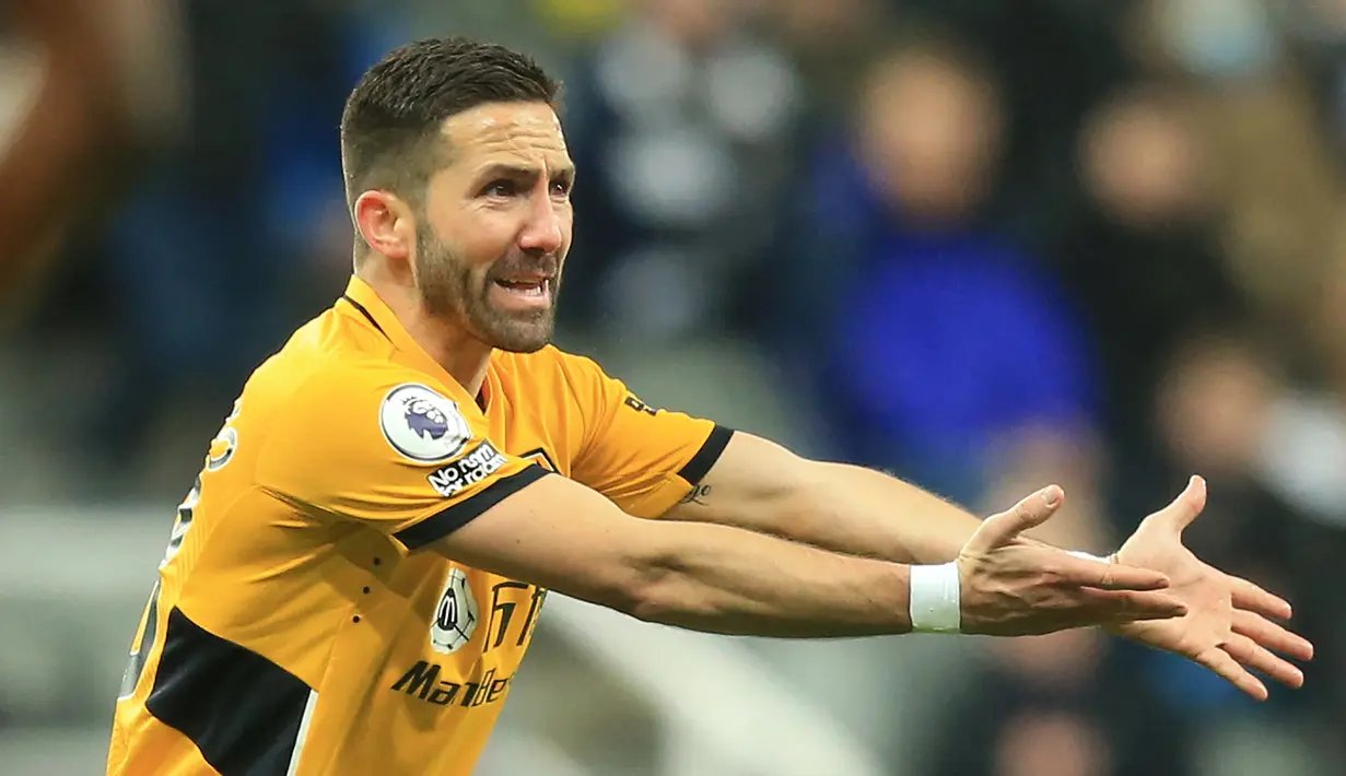 Joao Moutinho. Gelandang Portugal yang saat Euro 2008 berusia 22 tahun ini tampil dalam seluruh 4 laga Timnas Portugal dengan torehan 1 assist pada matchday pertama Grup A saat menang 2-0 atas Turki. Kini di usianya yang telah menginjak 36 tahun ia masih aktif bermain bersama Wolverhampton Wanderers yang telah dibelanya sejak awal musim 2018/2019. (AFP/Lindsey Parnaby)